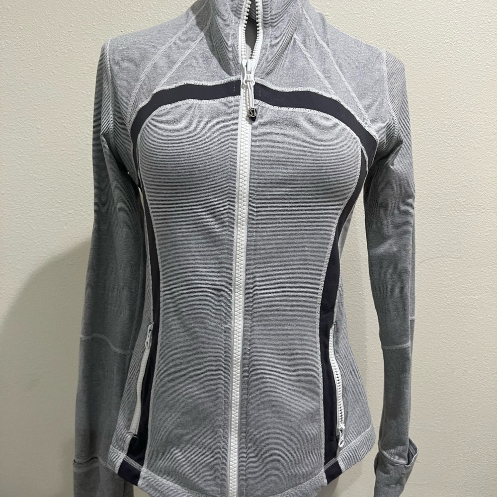Lululemon define Jacket size 10